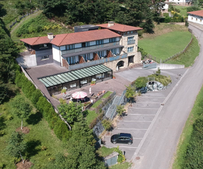 Edifici a Zeanuri. Hotel zeanuri subasta