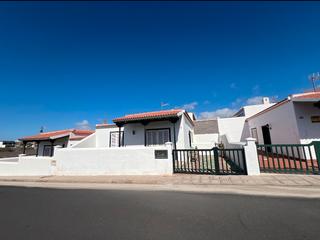 Xalet  Calle el cardón. Casa independiente en abades: tu refugio ideal cerca de la playa