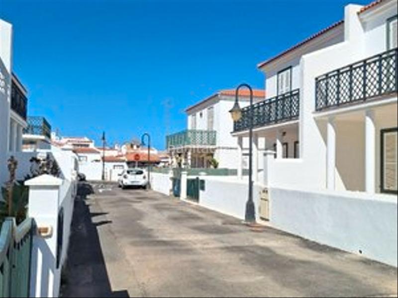 Foto 87ee5602-df19-4f05-9539-f247f438fae2. Casa adossada amb aparcament a Arico