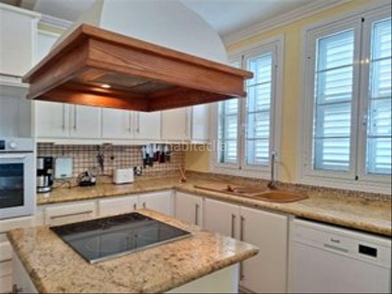 Foto a041e318-6316-4cd5-b4b8-e75e59b9cc7d. Casa adossada amb aparcament a Arico