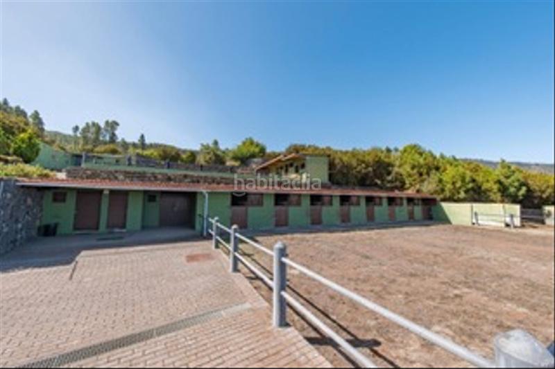 Foto 025e1293-a1d9-44c4-9595-7689d0ad9838. Masia amb xemeneia a Los Realejos pueblo Realejos (Los)