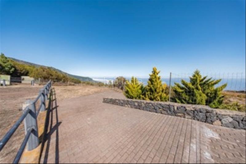 Foto 477407f3-82de-4cc9-ac25-667af38a6c5d. Masia amb xemeneia a Los Realejos pueblo Realejos (Los)