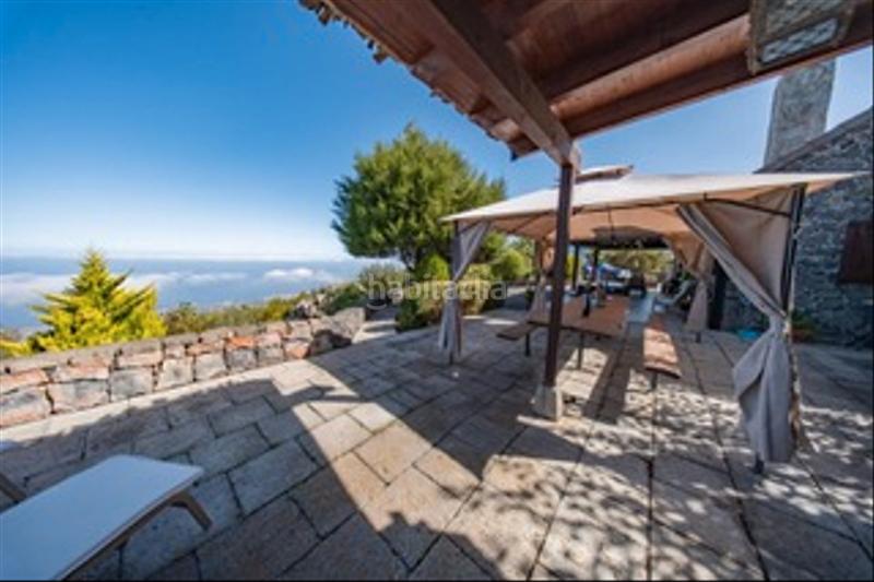 Foto 6a33a042-8343-460a-91a8-e78d80cf9e6a. Masia amb xemeneia a Los Realejos pueblo Realejos (Los)