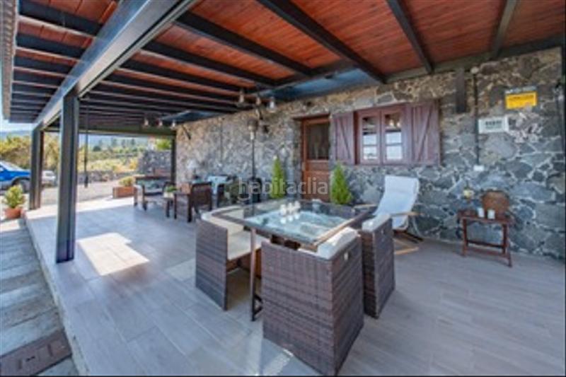 Foto 8ba19f08-4602-4a70-b31a-21659166ba7e. Masia amb xemeneia a Los Realejos pueblo Realejos (Los)