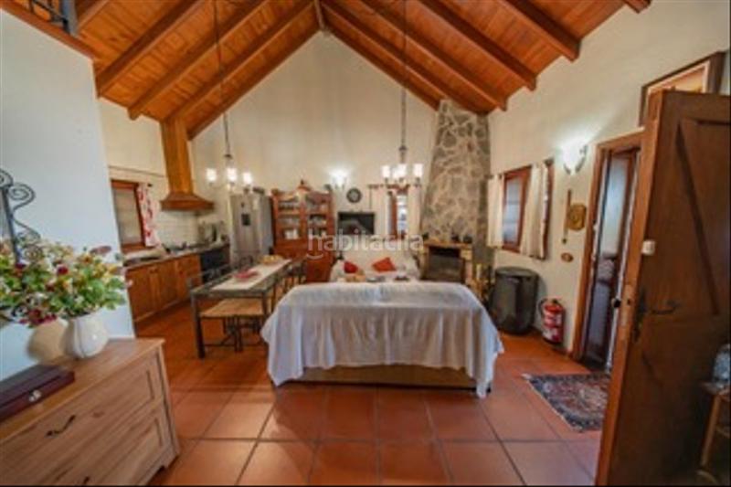 Foto 9fcd11f8-ef67-4a0c-8282-81afae2d16d3. Masia amb xemeneia a Los Realejos pueblo Realejos (Los)