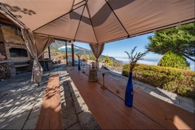 Foto c2d4a8cf-a5ad-48d4-b763-8780dedf2968. Masia amb xemeneia a Los Realejos pueblo Realejos (Los)