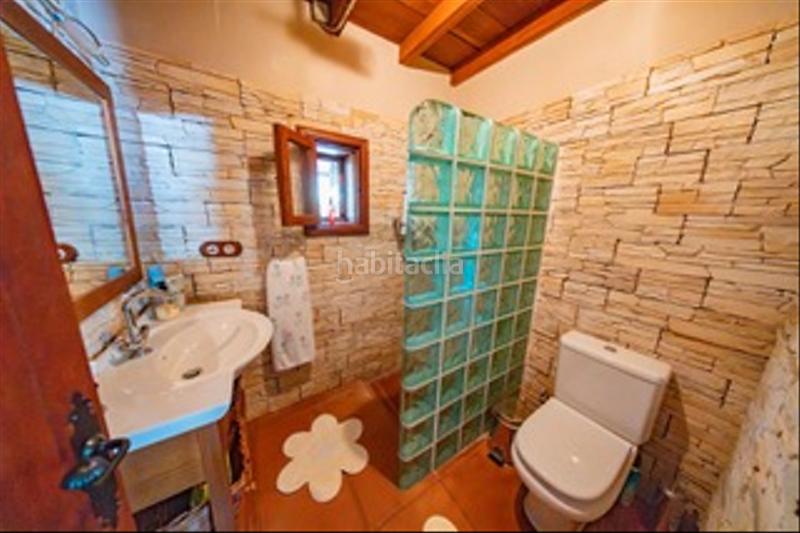 Foto e61d1e75-afab-474e-b8bc-e12b06d4de16. Masia amb xemeneia a Los Realejos pueblo Realejos (Los)