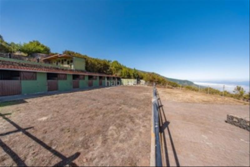 Foto fe444fd4-dead-44b2-b08c-999b7c7915de. Masia amb xemeneia a Los Realejos pueblo Realejos (Los)