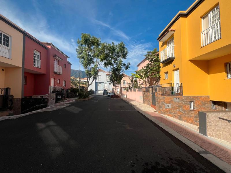 Foto 8066430b-af4b-4cf0-a03f-196f5dd5c531. Casa adosada oportunidad sólo para inversores. en Orotava (La)