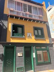 Chalet  Calle la peita. Casa / chalet adosado en venta - oportunidad nica en el corazn