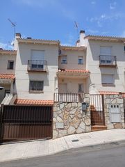 Chalet in Calle tenerías 37. Chalet adosado en pleno centro de san martin de valdeiglesias