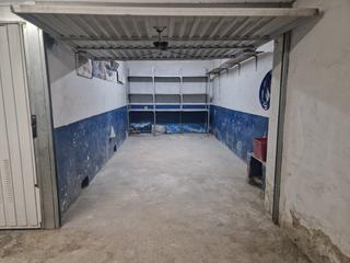 Aparcament cotxe a El Carbayedo - El Quirinal. Plaza de garaje en venta en cramón y cajal. tiene 15 m2 aproxima
