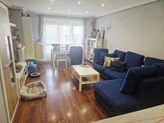 Piso en Versalles. Zona puerta de la villa. 3 dormitorios, saln, cocina y bao. de