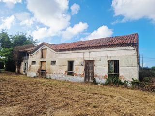 House in Bocines-Nembro-Cardo. Casa con finca en gozon, zona santiago de ambiedes