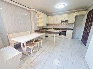 Pis  Fuero de aviles. Carbayedo. tres dormitorios, salon, cocina y dos baños. calefacc