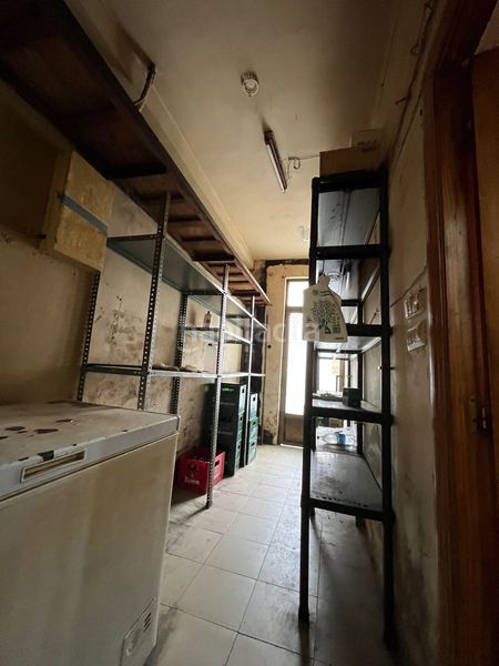 Foto 2b2b0f65-ce12-4590-a08f-b48c8a6f7f1c. Local comercial se vende bar de 120 m2 en la luz y totalmente instalado. una parte es vivienda con 2 dormitorios, un baño y cocina. buena ubicació en Avilés