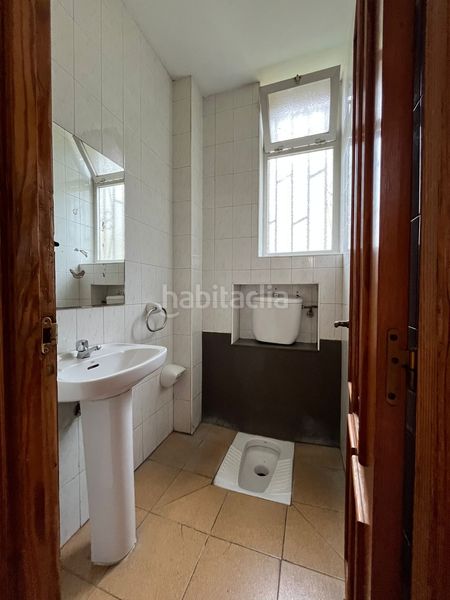 Foto 43c856a1-9d91-4f2c-b193-ba360ca3c61d. Local comercial se vende bar de 120 m2 en la luz y totalmente instalado. una parte es vivienda con 2 dormitorios, un baño y cocina. buena ubicació en Avilés