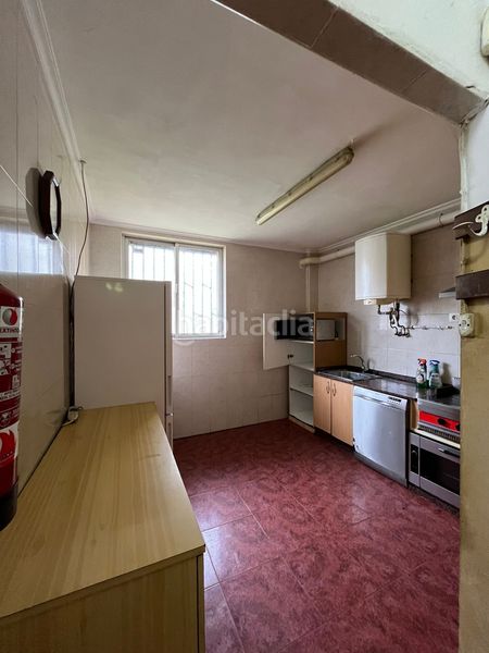 Foto ad3920cd-1fa8-4161-873e-87e8a5fa96e2. Local comercial se vende bar de 120 m2 en la luz y totalmente instalado. una parte es vivienda con 2 dormitorios, un baño y cocina. buena ubicació en Avilés