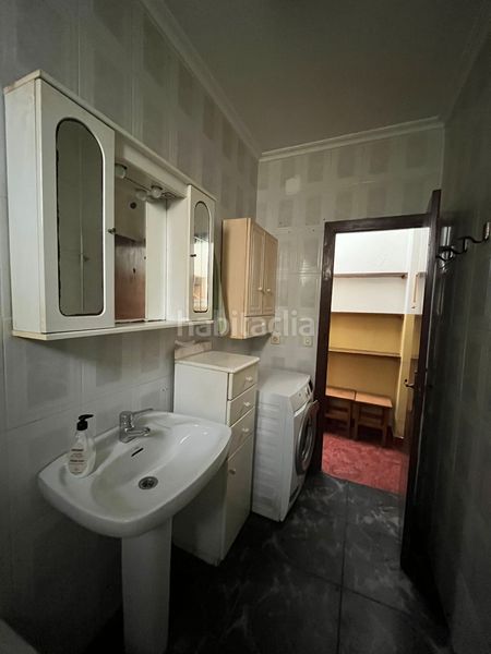 Foto f23ee05a-48aa-4309-802d-770630e6bac0. Local comercial se vende bar de 120 m2 en la luz y totalmente instalado. una parte es vivienda con 2 dormitorios, un baño y cocina. buena ubicació en Avilés