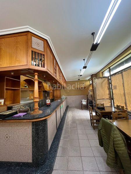 Foto f75dc766-4b99-4ffd-b5d0-9de7943fa49e. Local comercial se vende bar de 120 m2 en la luz y totalmente instalado. una parte es vivienda con 2 dormitorios, un baño y cocina. buena ubicació en Avilés
