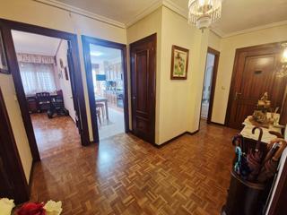 Pis a Centro. Centro. 3 dormitorios, salón, cocina y 2 baños. despensa. terraz