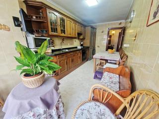 Pis a Centro. Centro. 3 dormitorios, salón, cocina y 2 baños. despensa. terraz