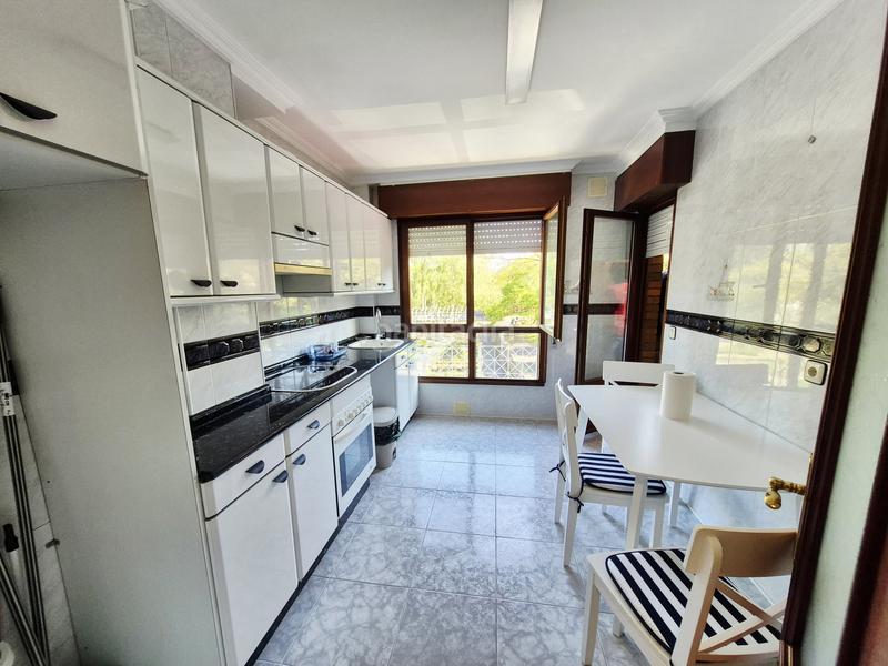 Foto 23738251-96b9-439e-b6cd-d48c23af8895. Piso  todo exterior, soleado y con una excelente situación . sin ascensor. plaza de garaje y trastero en Avilés