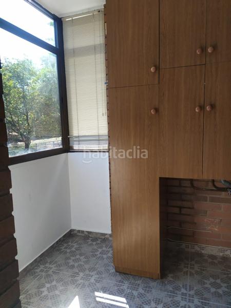 Foto 305e4bf2-3553-4902-a77e-85373a8efb8a. Piso  todo exterior, soleado y con una excelente situación . sin ascensor. plaza de garaje y trastero en Avilés