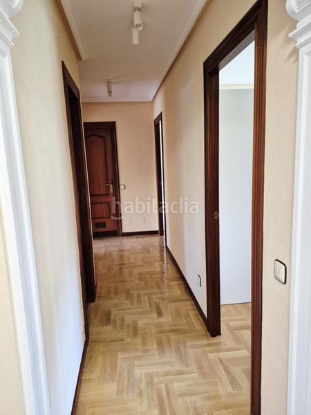 Foto 4f440158-b3d4-4222-985d-94e7426cdcba. Piso  todo exterior, soleado y con una excelente situación . sin ascensor. plaza de garaje y trastero en Avilés