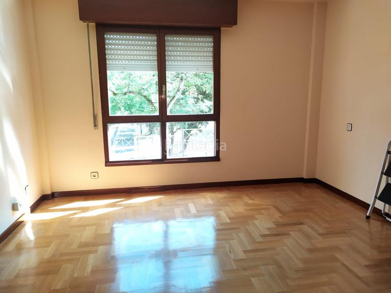 Foto 9aed6f80-a617-42c8-a571-9cc4d8811b97. Piso  todo exterior, soleado y con una excelente situación . sin ascensor. plaza de garaje y trastero en Avilés