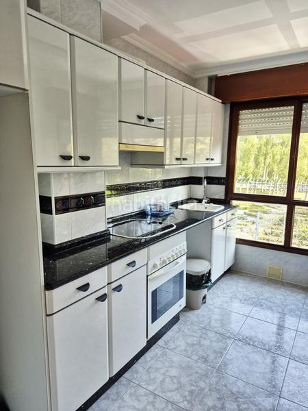 Foto a337d1a9-9ca9-433b-9e15-9e1a86c4e1dd. Piso  todo exterior, soleado y con una excelente situación . sin ascensor. plaza de garaje y trastero en Avilés