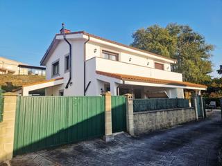 Doppelhaus in Soto del Barco. Precioso chalet pareado a cinco minutos de la playa y a diez del