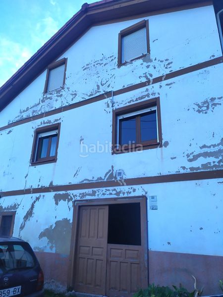 Foto f5e19f2a-7e03-4b08-aaa3-a321abac2335. Casa amb calefacció aparcament a Pravia