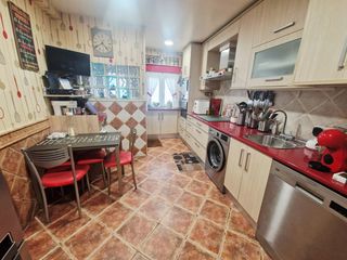 Casa en Llaranes. Casa con patio a 5 minutos de aviles