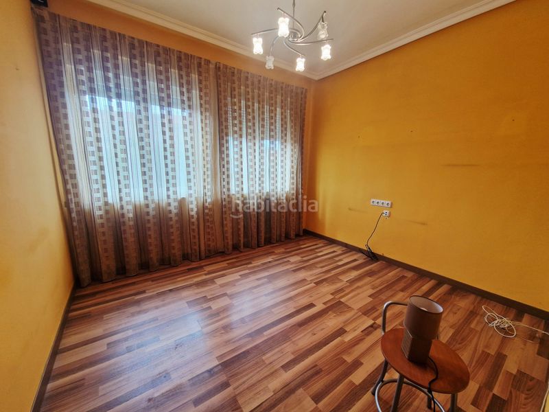 Foto b0d24be4-ee8e-425d-b0a8-9a8ddacf8767. Casa amb calefacció aparcament a Pillarno Castrillón