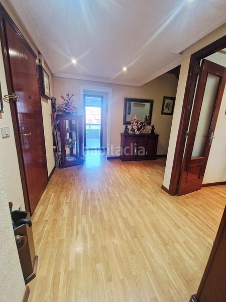 Foto 5c0f0da3-f0e0-48c7-b0f6-aa729de0ff56. Pis amb calefacció aparcament a Centro Avilés