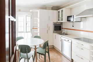 Appartamento  Pz guitarra,de la. Meanas. 3 dormitorios, salón, cocina, baño y aseo. calefacción d