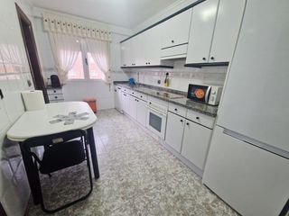 Rent Flat in Centro. Zona los alsas. 3 dormitorios, salón, cocina y baño. despensa y