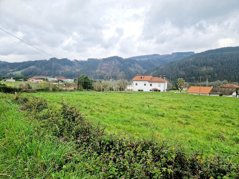 Foto f86353ec-f02d-4e15-824d-65cbe8b75415. Terreno residencial parcelas edificables en el valle de arango en Pravia