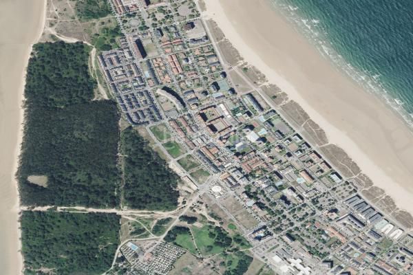 Foto 3606b104-ad66-4812-a317-01abd50e5fa3. Aparcament cotxe a Zona Playa Laredo