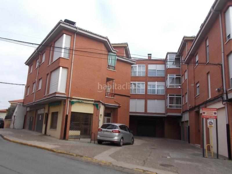 Foto 4d794231-c3ae-4d5c-93d5-4056be6b953e. Aparcament cotxe a Astorga