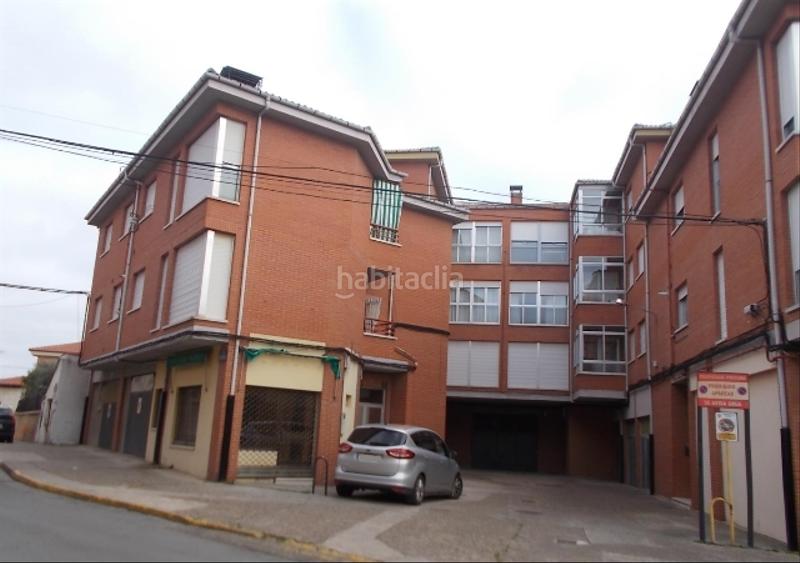 Foto caaa6c35-90be-4de5-9f18-bbed31948ba7. Aparcament cotxe a Astorga