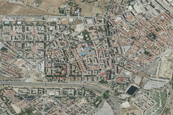 Foto 4c2e7ef2-fa99-4b58-9fe1-f23f90930b20. Aparcament cotxe a Timón Madrid