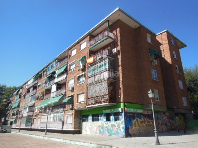 Foto a0ba2051-538b-47da-9101-47efc1083c32. Pis a Descubridores-Escritores Leganés