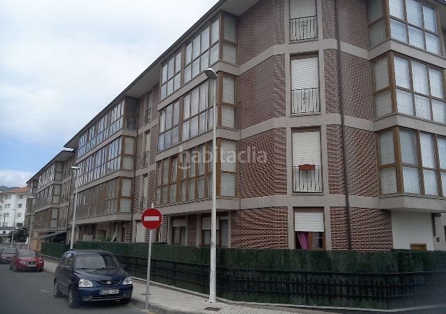 Foto c73f11f7-5e0d-42bc-81a1-f4bb2eb73aba. Aparcament cotxe a Voto