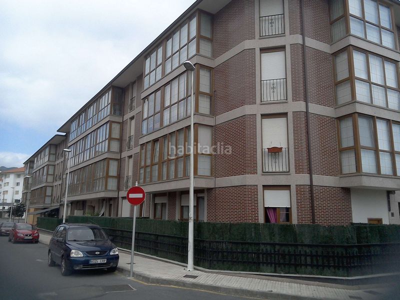 Foto f8fef826-4380-4436-b9b8-366b1668d1f2. Aparcament cotxe a Voto