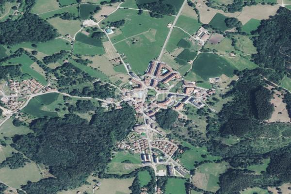 Foto b442e333-d074-4a24-be3f-d49ef09f797d. Aparcament cotxe a Voto