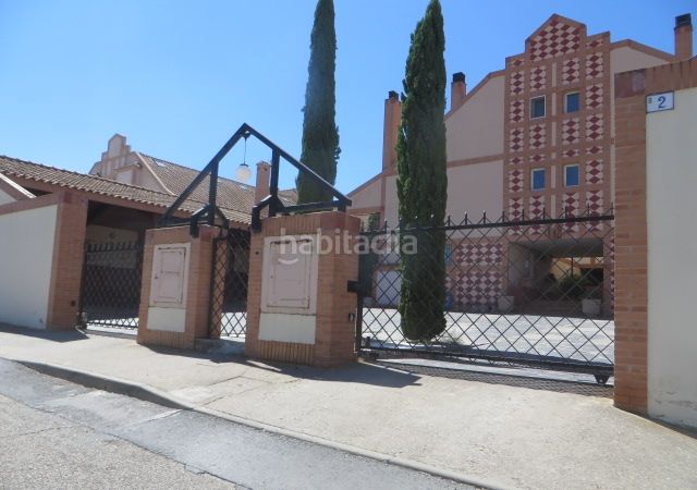 Foto 1a4a759d-f075-44c5-a2db-61c239a11414. Aparcament cotxe a Layos