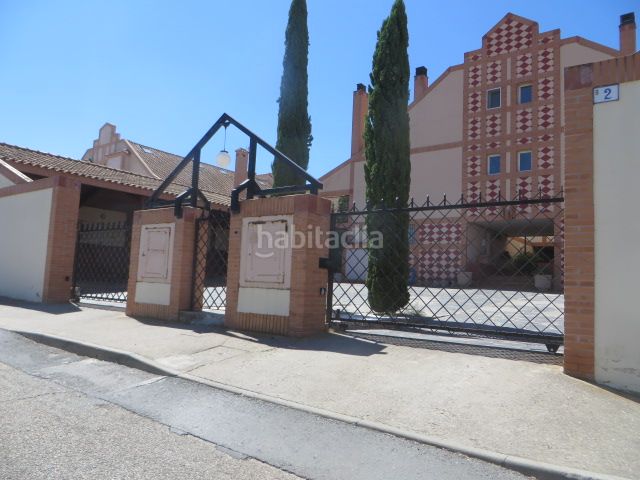 Foto a38a3a6b-24da-4e9d-b970-0d81acad44ab. Aparcament cotxe a Layos