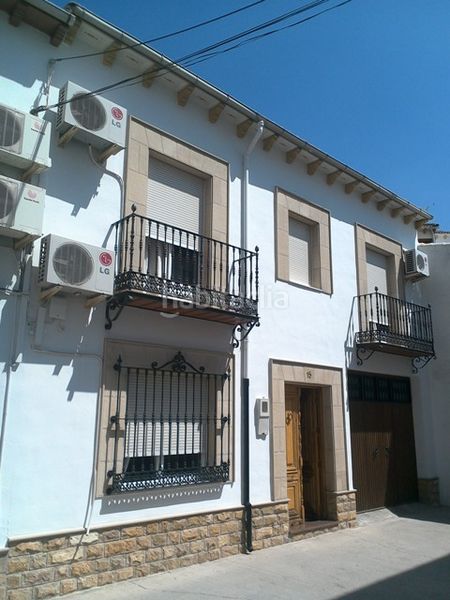Foto a79bc477-b4e9-4ab1-b48c-caddee413652. Casa a Baeza